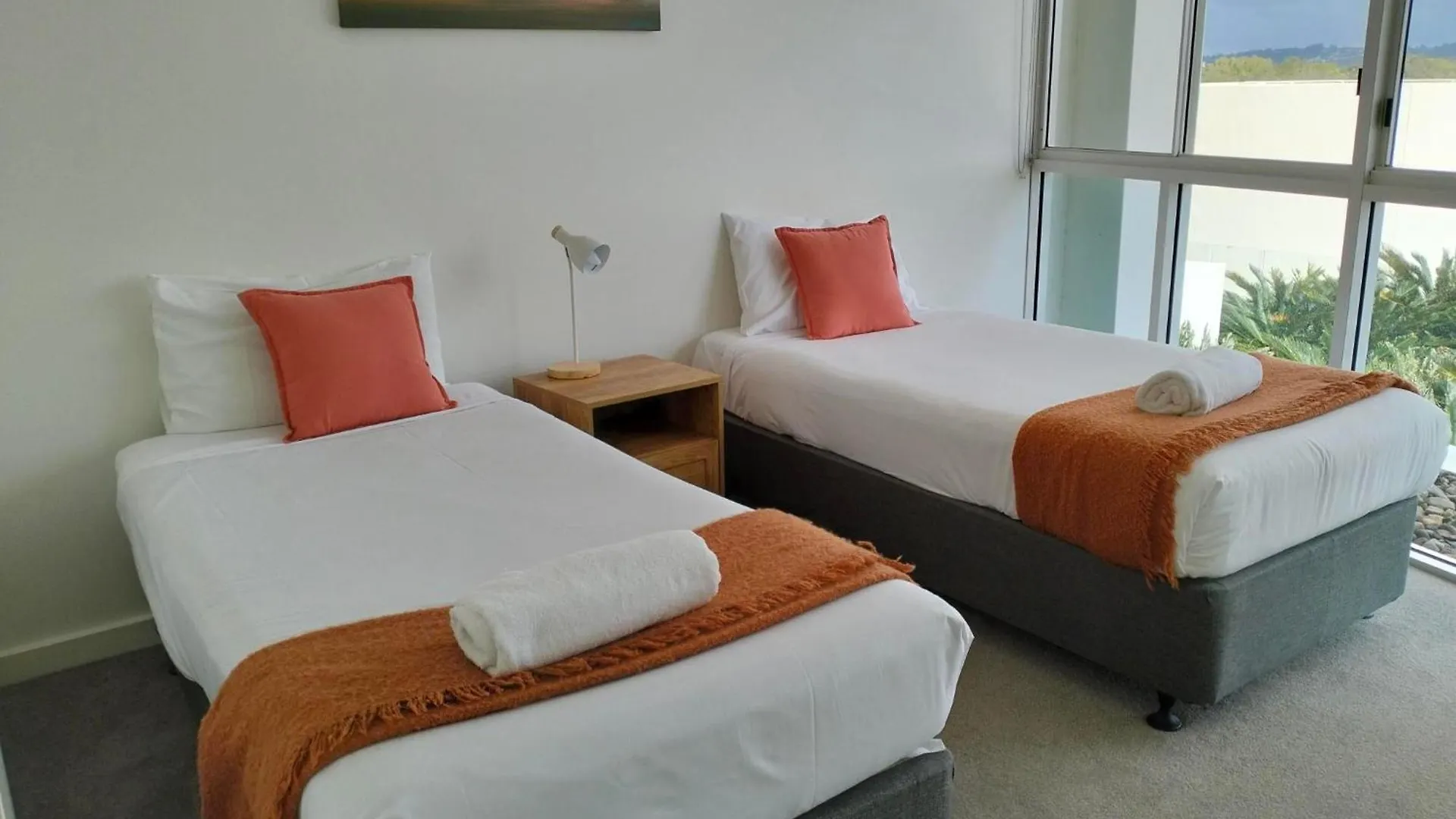 Kirra Surf Apartments Gold Coast 4*,